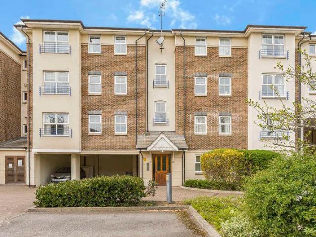 2 bed flat for sale