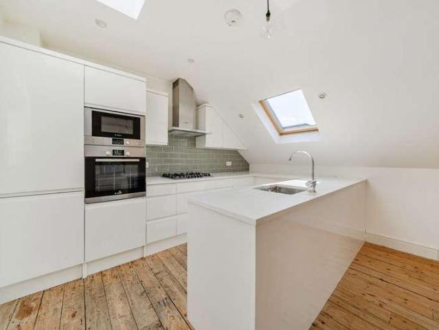 2 bed flat for sale