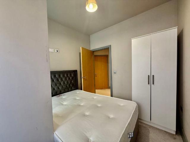 2 bed flat for sale