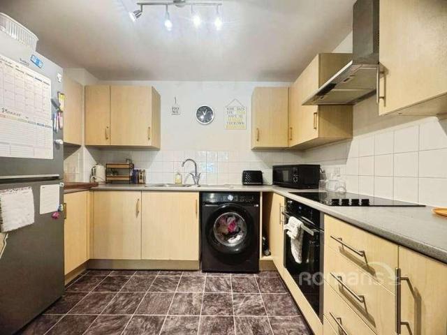 2 bed flat for sale