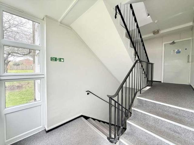 2 bed flat for sale