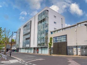 2 bed flat for sale