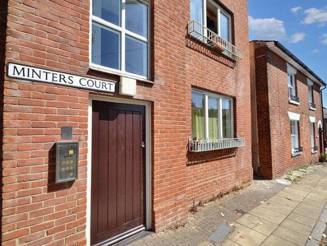 2 bed flat for sale