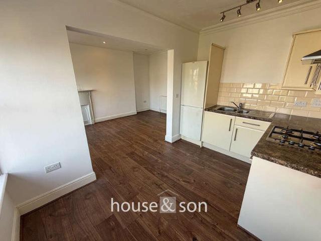 2 bed flat for sale