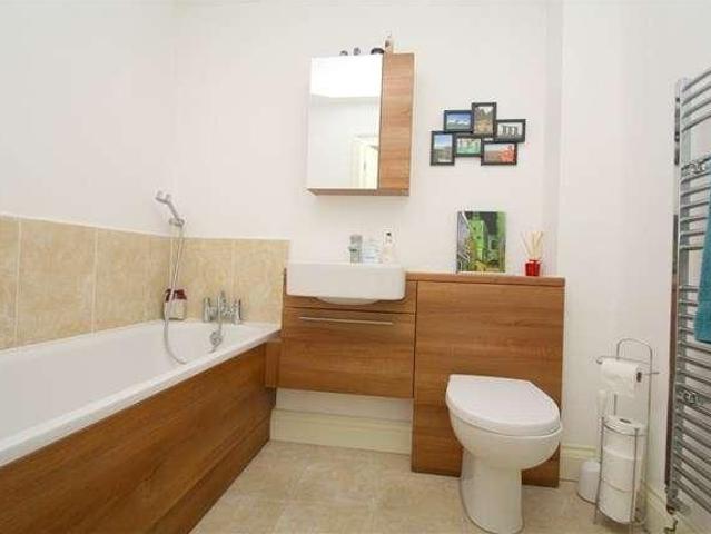 2 bed flat for sale