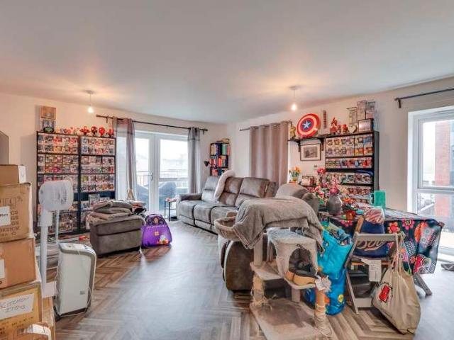 2 bed flat for sale