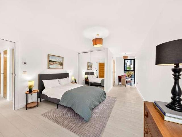 2 bed flat for sale