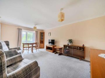 2 bed flat for sale