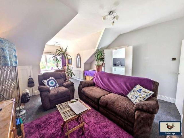2 bed flat for sale