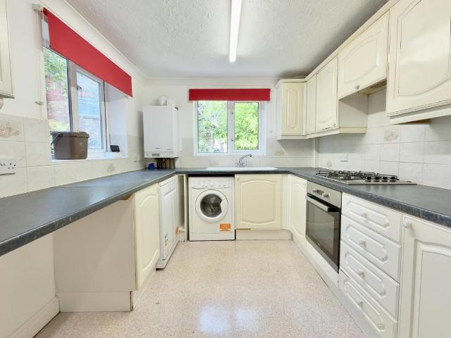 2 bed flat for sale
