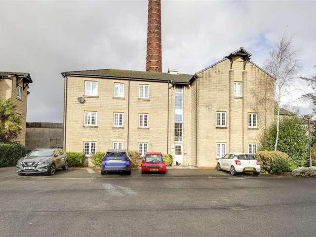 2 bed flat for sale
