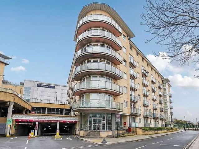 2 bed flat for sale