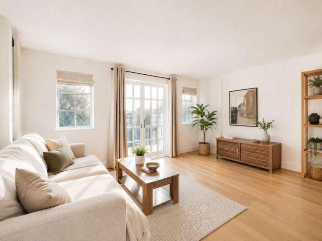 2 bed flat for sale