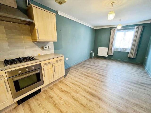 2 bed flat for sale