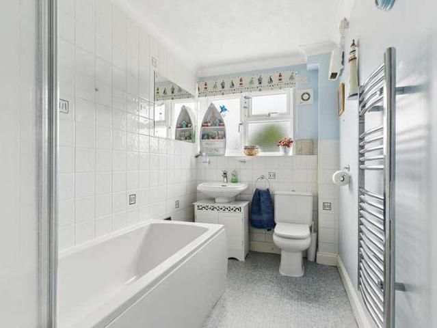 2 bed flat for sale