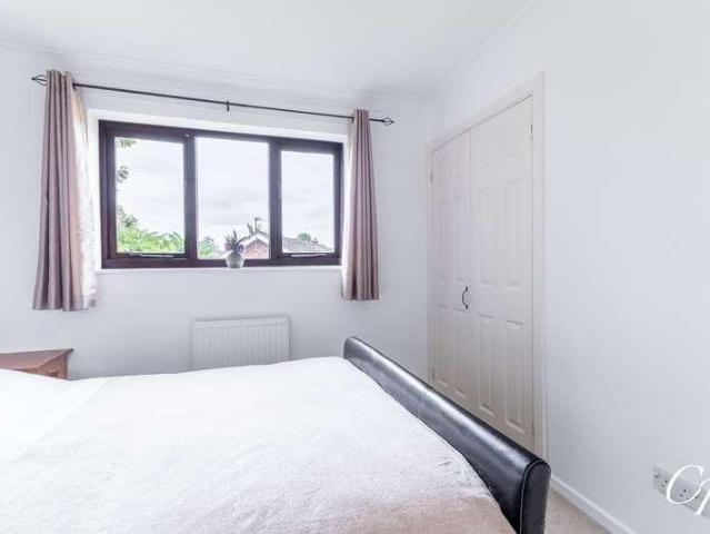 2 bed flat for sale