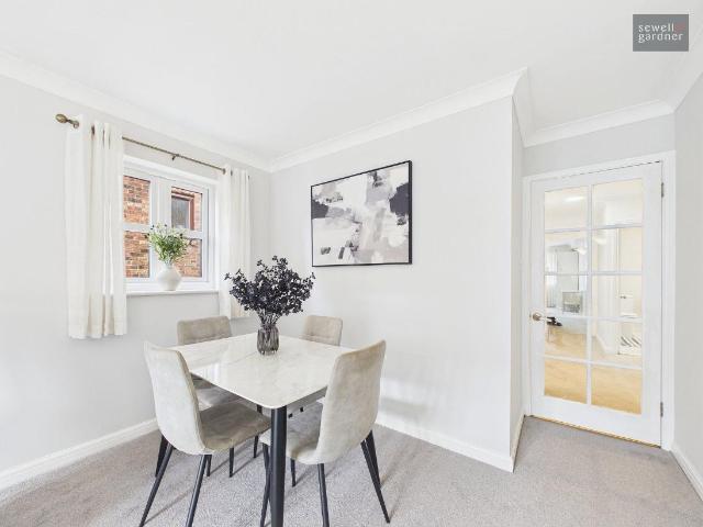 2 bed flat for sale