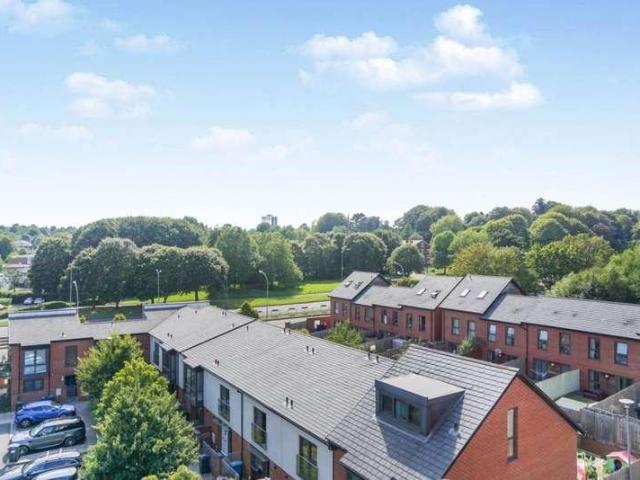 2 bed flat for sale