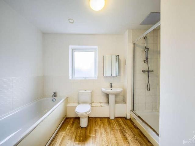 2 bed flat for sale