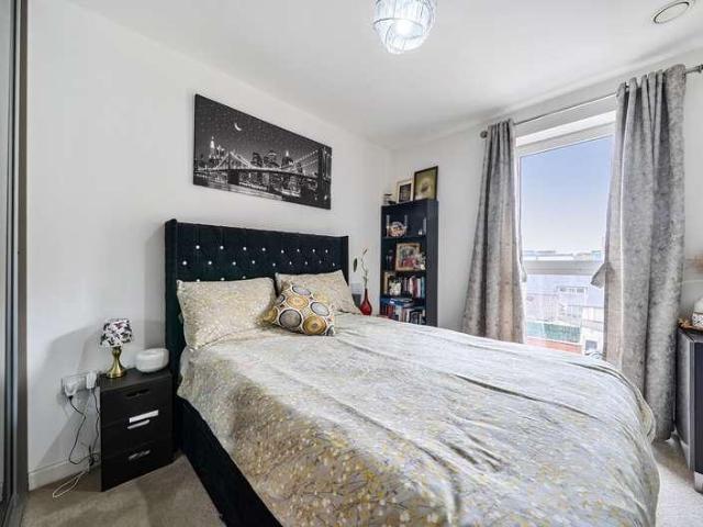 2 bed flat for sale