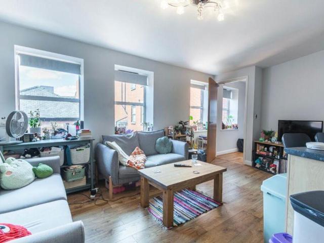 2 bed flat for sale
