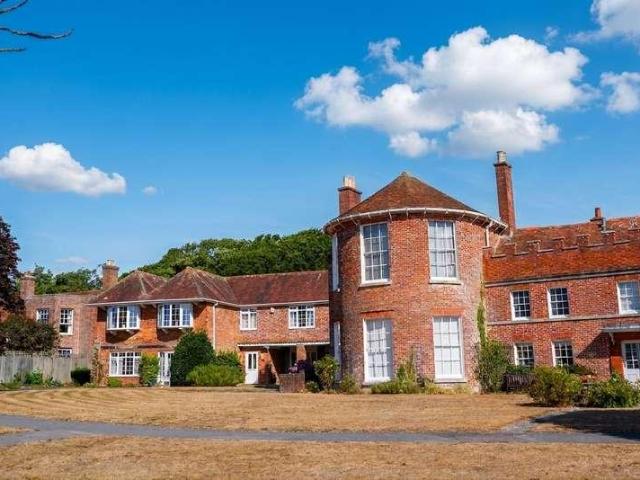 2 bed flat for sale