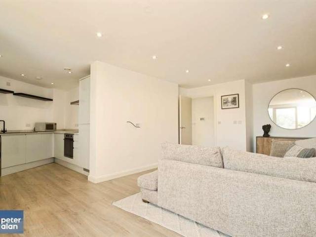 2 bed flat for sale