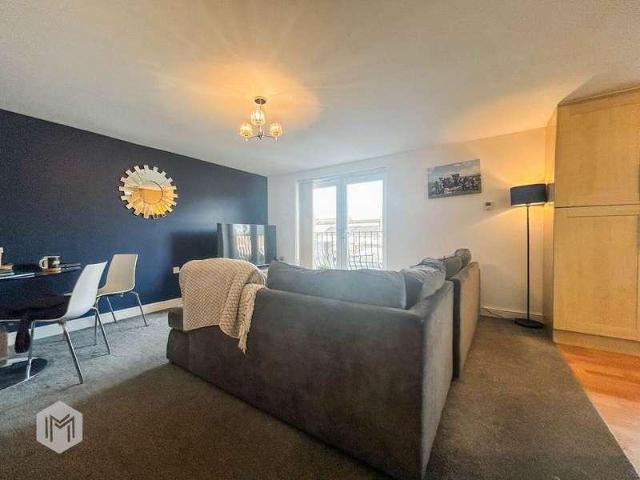 2 bed flat for sale