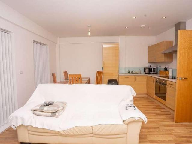 2 bed flat for sale