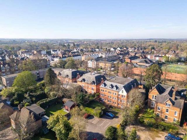 2 bed flat for sale