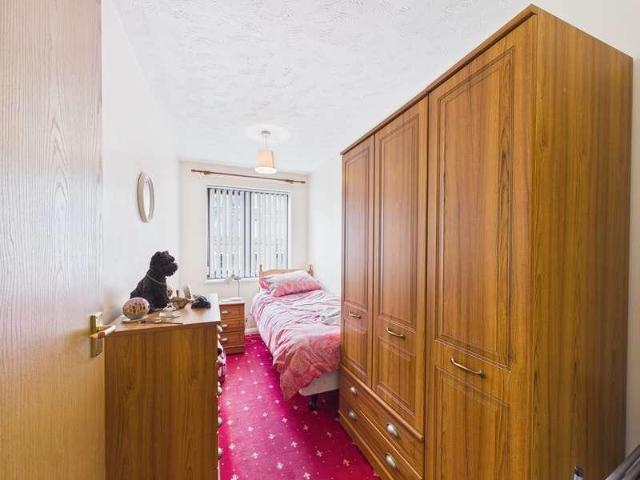 2 bed flat for sale