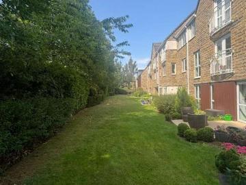 2 bed flat for sale