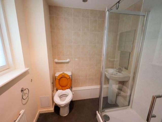 2 bed flat for sale