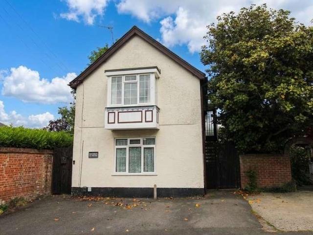 2 bed flat for sale