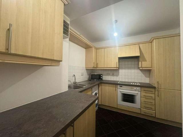 2 bed flat for sale