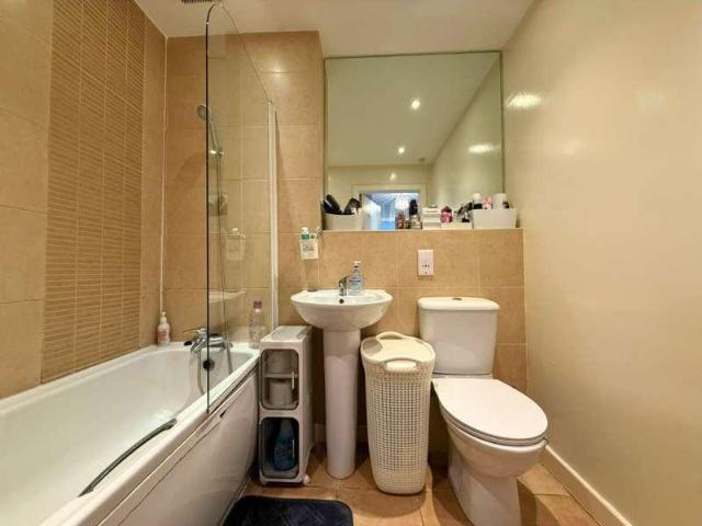 2 bed flat for sale