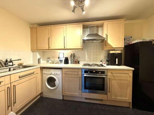 2 bed flat for sale