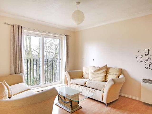 2 bed flat for sale