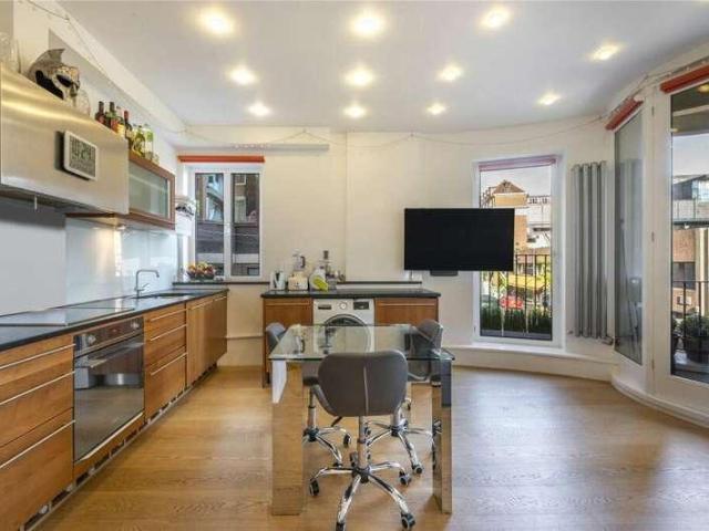 2 bed flat for sale