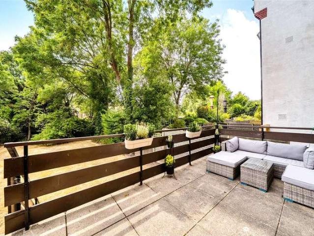 2 bed flat for sale