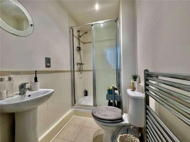 2 bed flat for sale