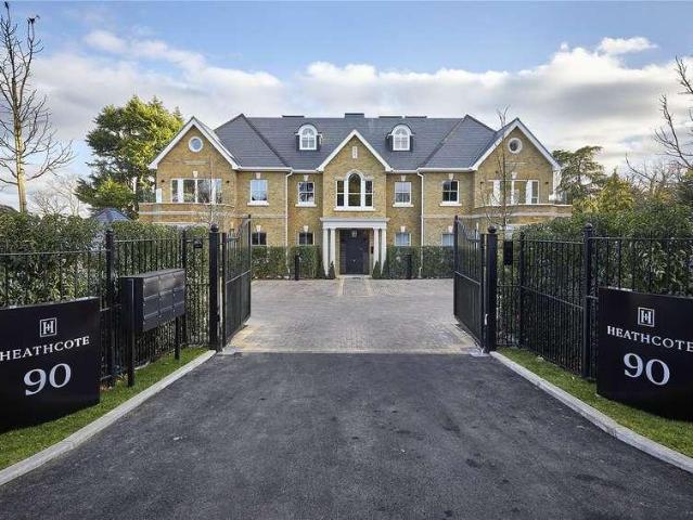 2 bed flat for sale