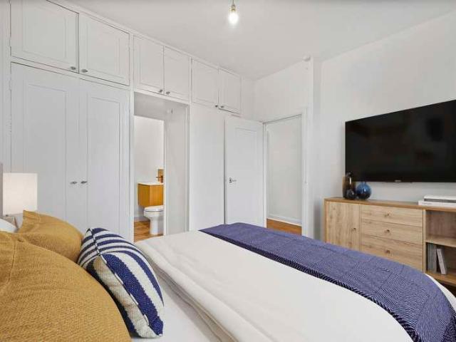 2 bed flat for sale
