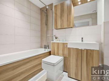2 bed flat for sale