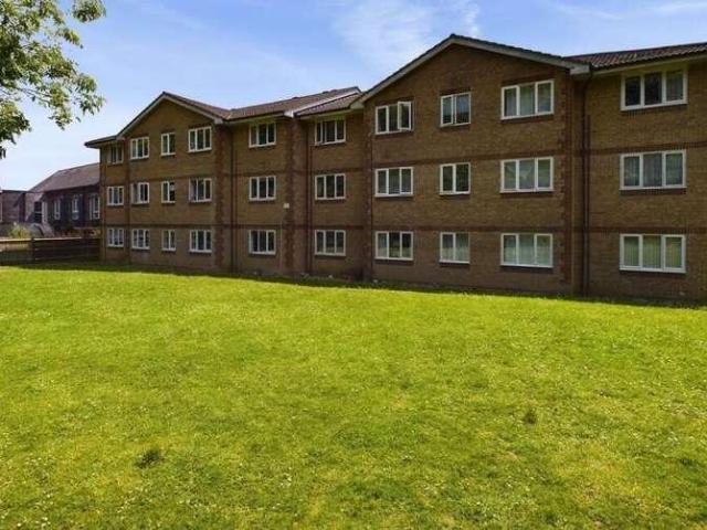 2 bed flat for sale