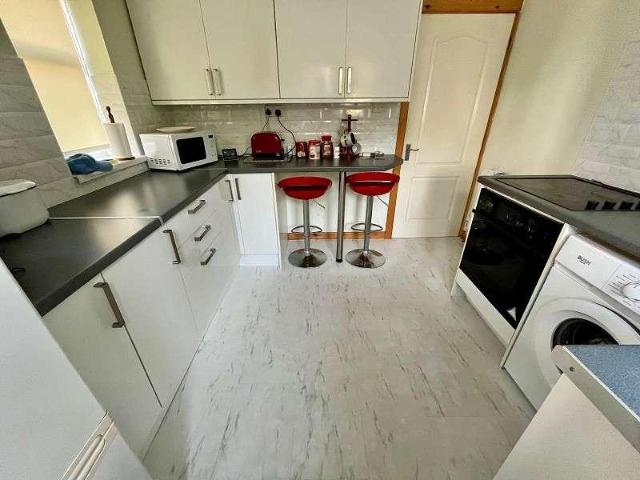2 bed flat for sale
