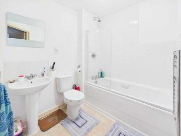 2 bed flat for sale