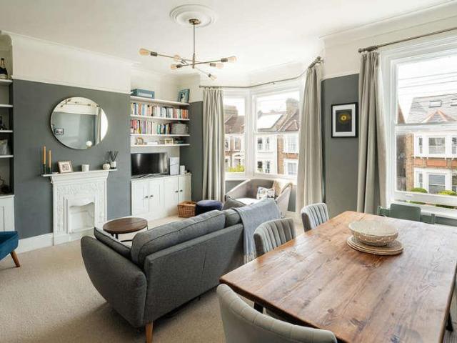 2 bed flat for sale