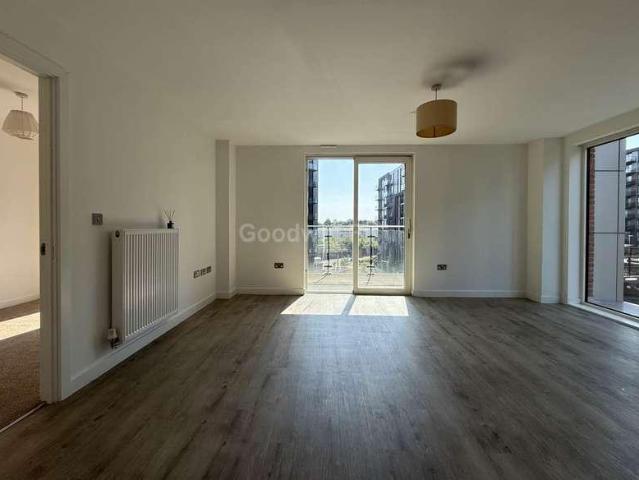 2 bed flat for sale
