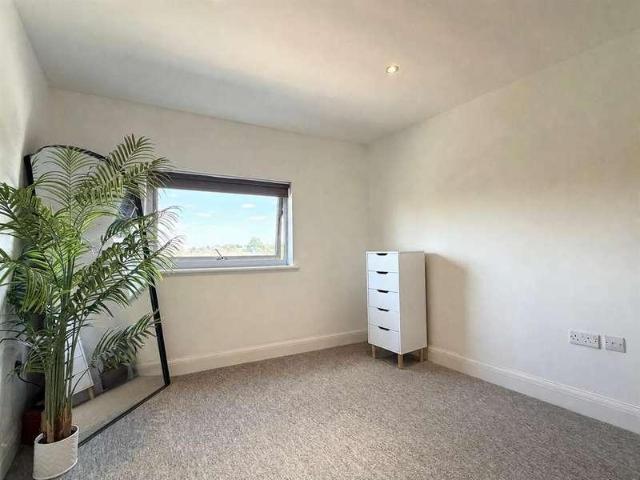 2 bed flat for sale
